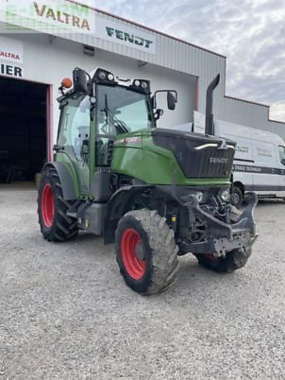 Traktor typu Fendt 211 v, Gebrauchtmaschine v MONFERRAN (Obrázok 1)