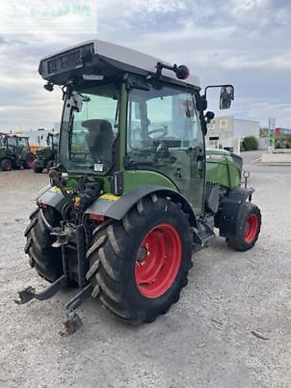 Traktor des Typs Fendt 211 v, Gebrauchtmaschine in MONFERRAN (Bild 3)