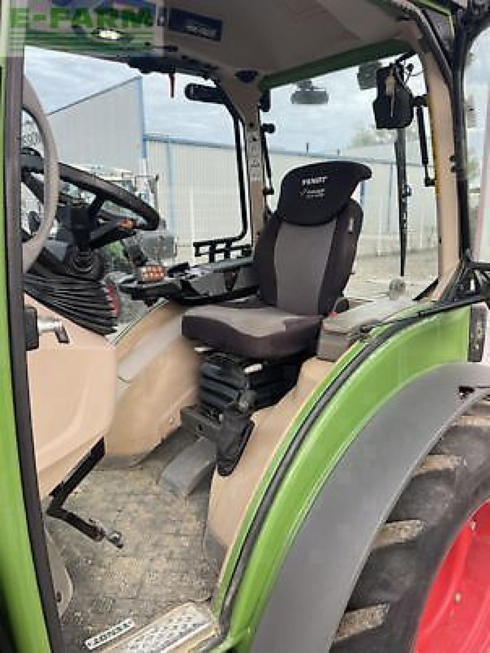 Traktor типа Fendt 211 v, Gebrauchtmaschine в MONFERRAN (Фотография 9)