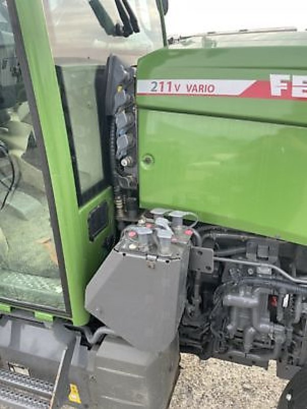 Traktor Türe ait Fendt 211 V, Gebrauchtmaschine içinde Carcassonne (resim 11)