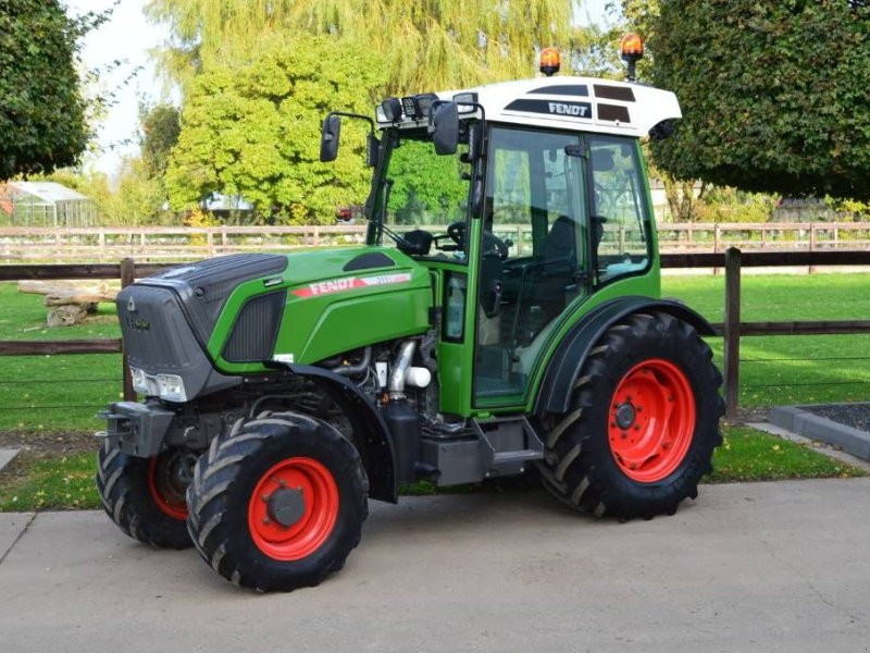 Traktor of the type Fendt 211 VA Vario S3 Smalspoor/Fruitteelttractor, Gebrauchtmaschine in Erichem (Picture 1)