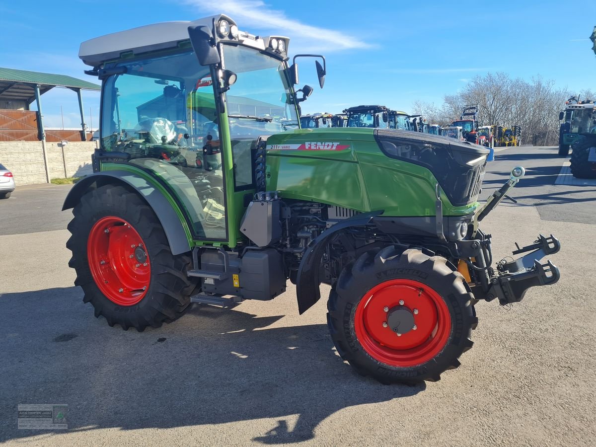 Traktor Türe ait Fendt 211 Vario F (Gen2), Neumaschine içinde Gerasdorf (resim 3)