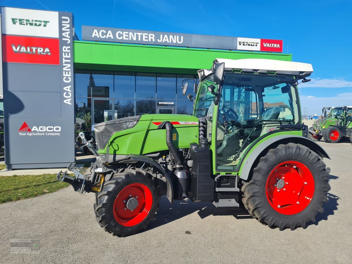 Traktor Türe ait Fendt 211 Vario F (Gen2), Neumaschine içinde Gerasdorf (resim 1)