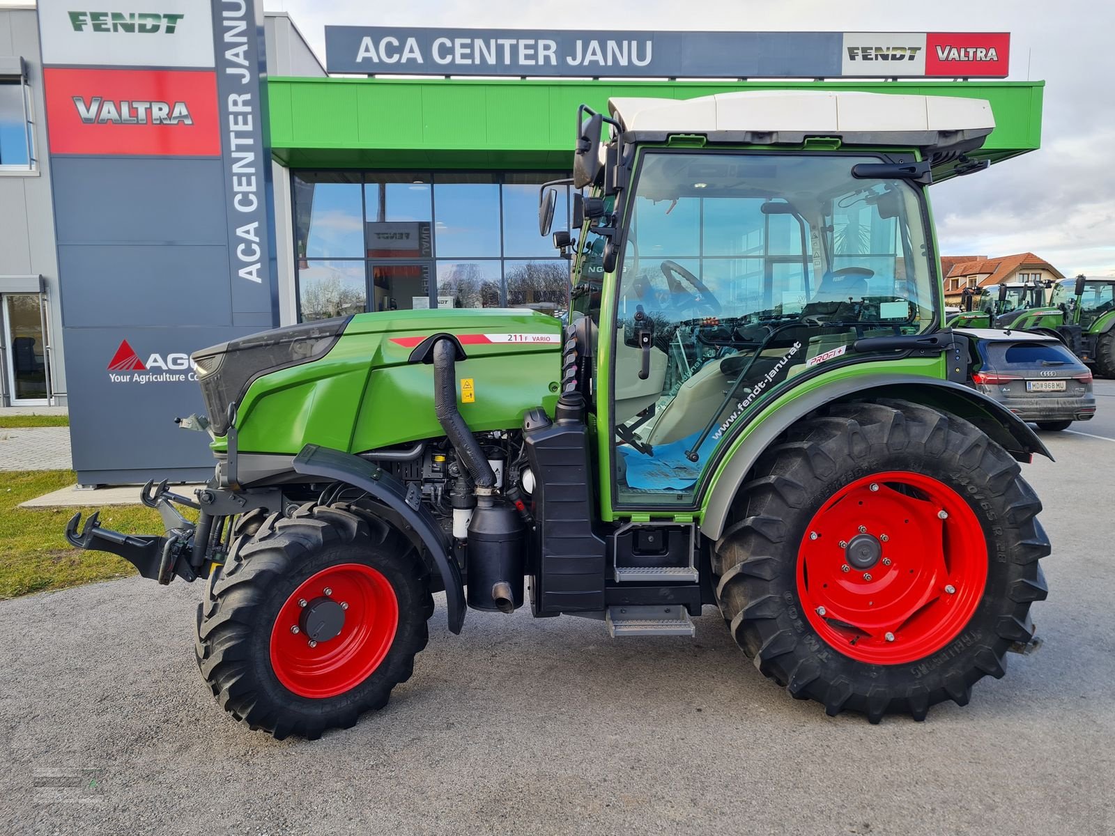 Traktor Türe ait Fendt 211 Vario F (Gen3), Gebrauchtmaschine içinde Gerasdorf (resim 2)