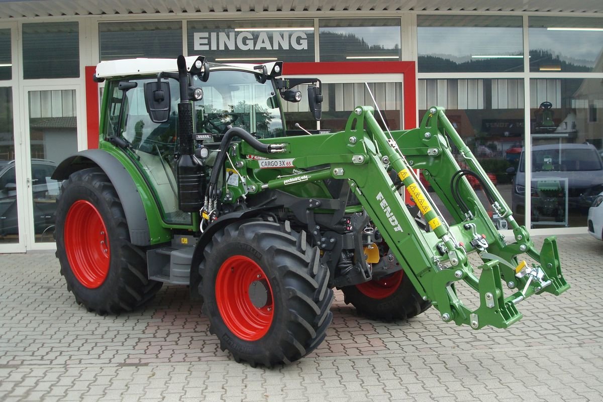 Traktor of the type Fendt 211 Vario (FendtONE), Vorführmaschine in Judenburg (Picture 1)