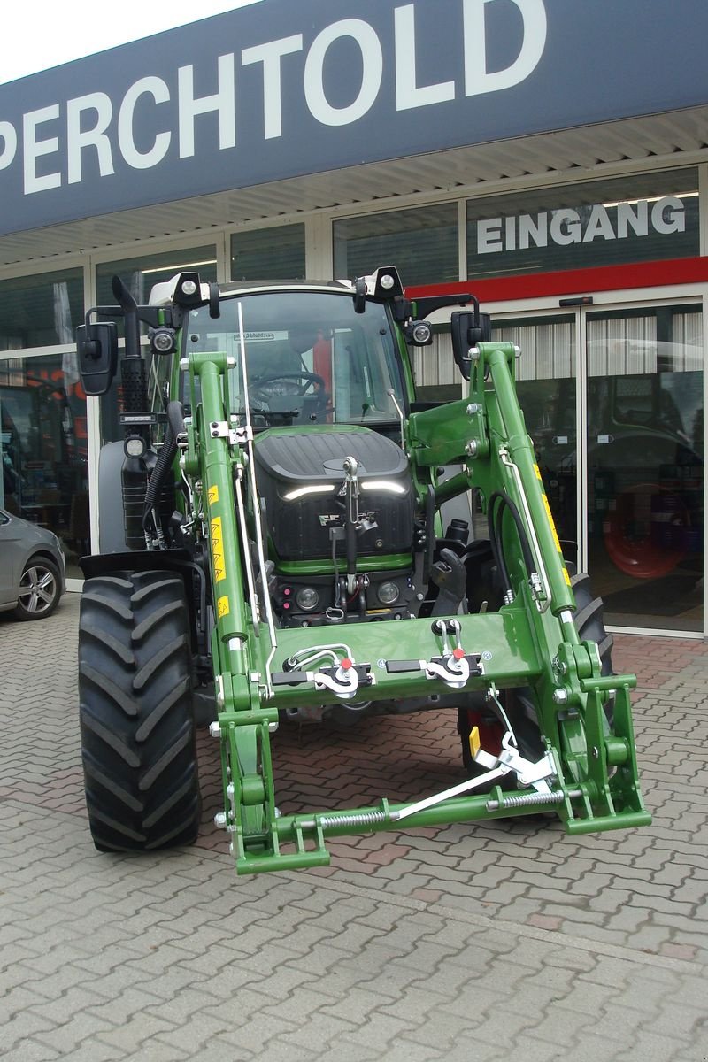 Traktor of the type Fendt 211 Vario (FendtONE), Vorführmaschine in Judenburg (Picture 2)