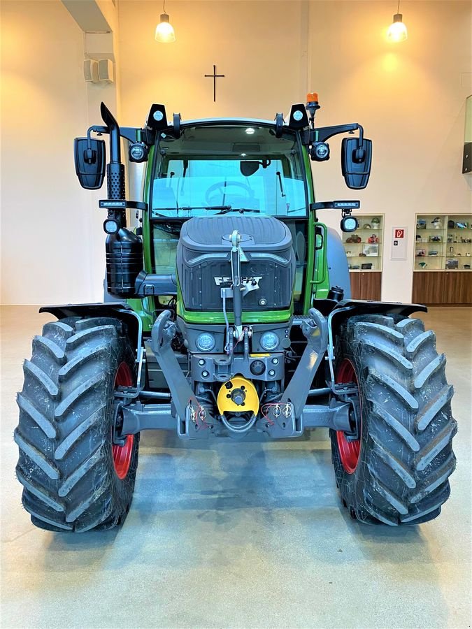 Traktor van het type Fendt 211 Vario (FendtONE), Neumaschine in Wallern (Foto 3)