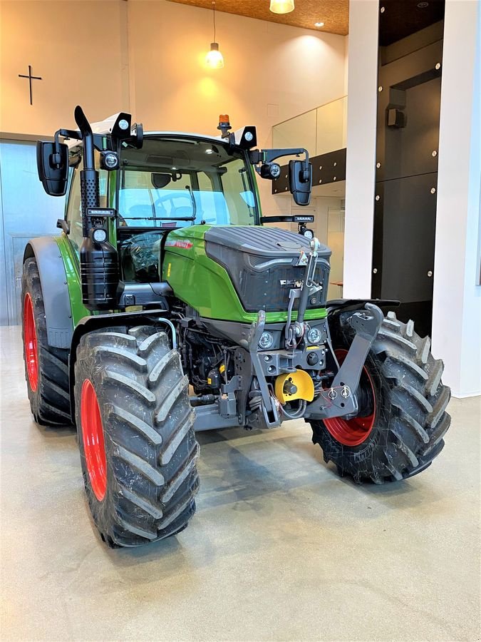 Traktor des Typs Fendt 211 Vario (FendtONE), Neumaschine in Wallern (Bild 4)