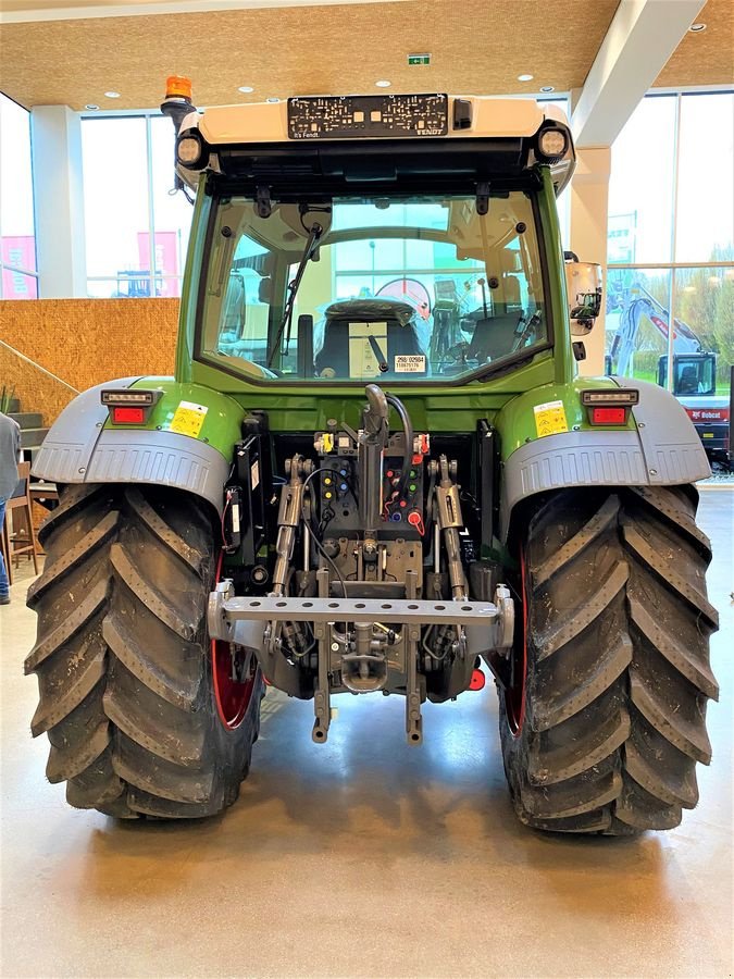 Traktor of the type Fendt 211 Vario (FendtONE), Neumaschine in Wallern (Picture 7)