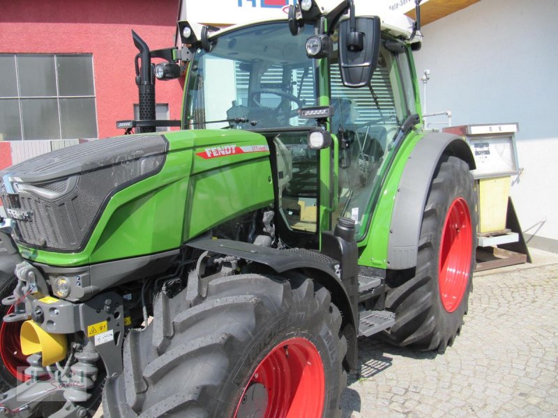 Traktor του τύπου Fendt 211 Vario (FendtONE), Neumaschine σε Niederneukirchen