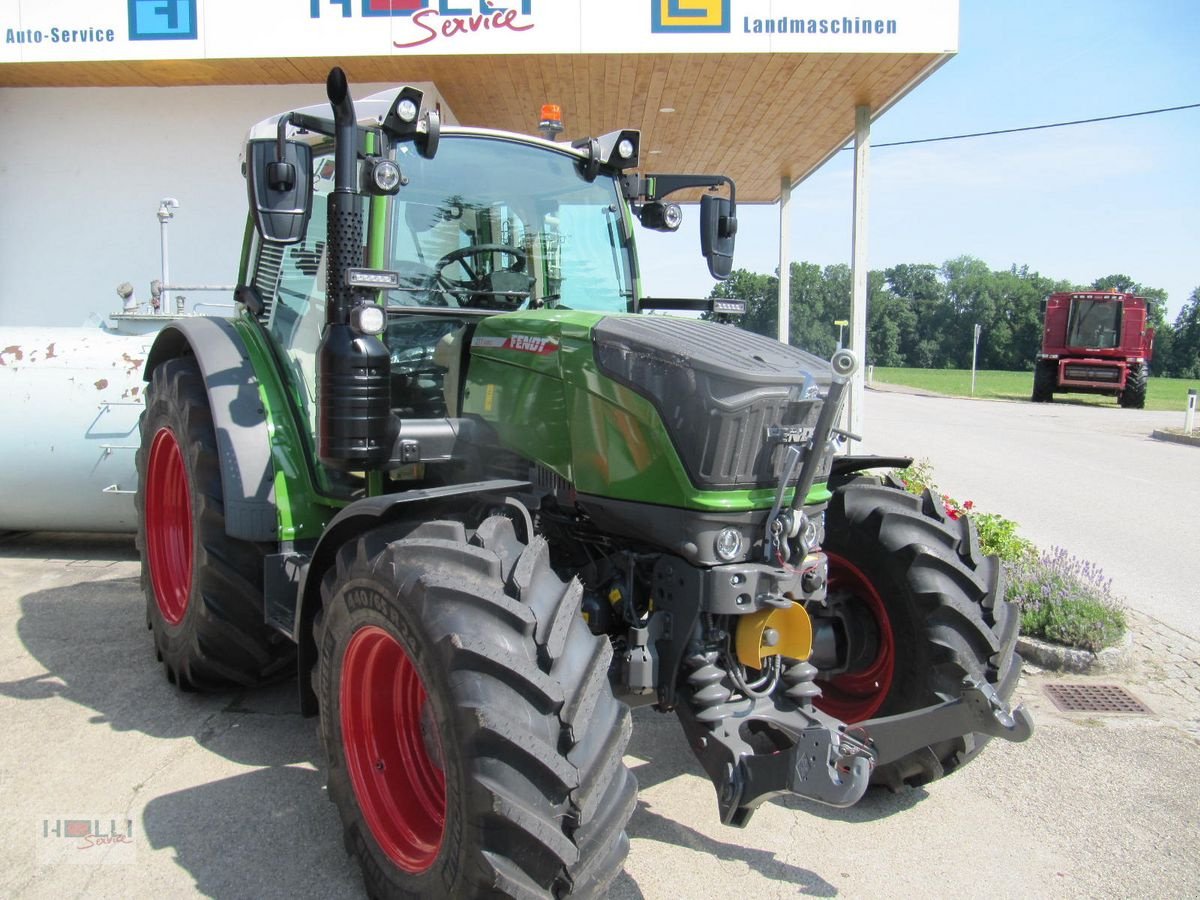 Traktor of the type Fendt 211 Vario (FendtONE), Neumaschine in Niederneukirchen (Picture 4)