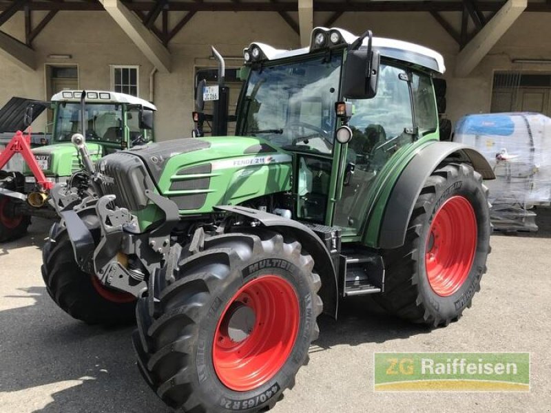 Traktor типа Fendt 211 Vario Gebr. Allradsc, Gebrauchtmaschine в Waldshut-Tiengen (Фотография 1)