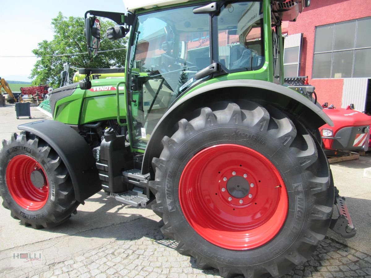 Traktor des Typs Fendt 211 Vario (Gen3), Vorführmaschine in Niederneukirchen (Bild 4)