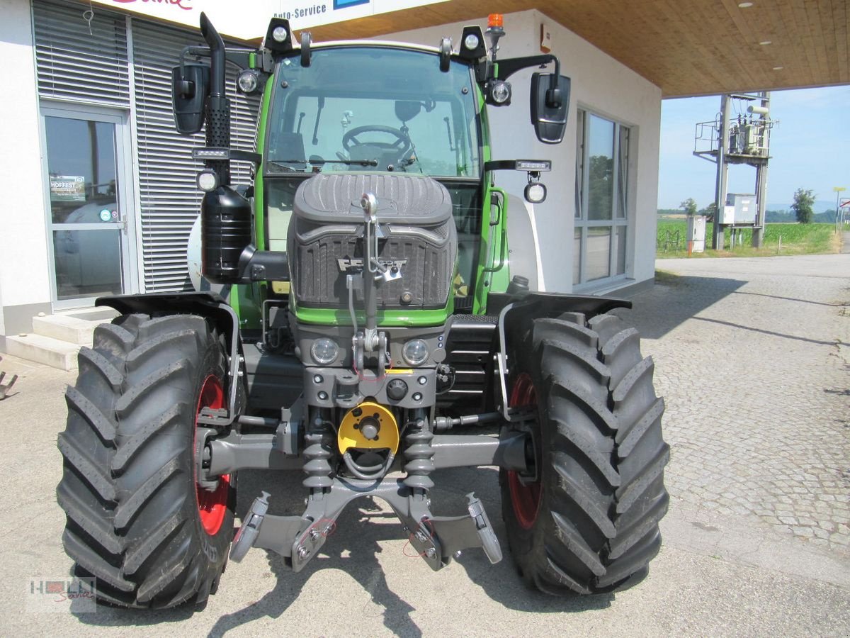 Traktor des Typs Fendt 211 Vario (Gen3), Vorführmaschine in Niederneukirchen (Bild 2)