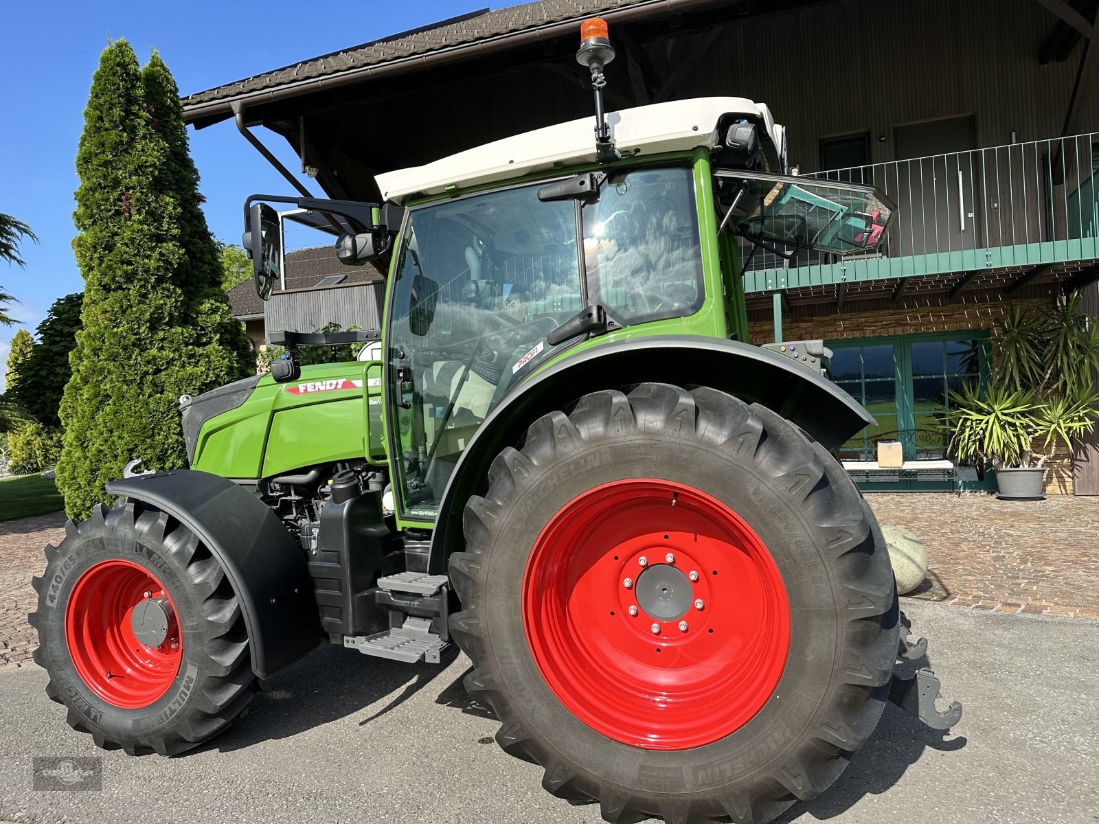 Traktor of the type Fendt 211 vario Profi Garantie bis 2026, Gebrauchtmaschine in Rankweil (Picture 3)