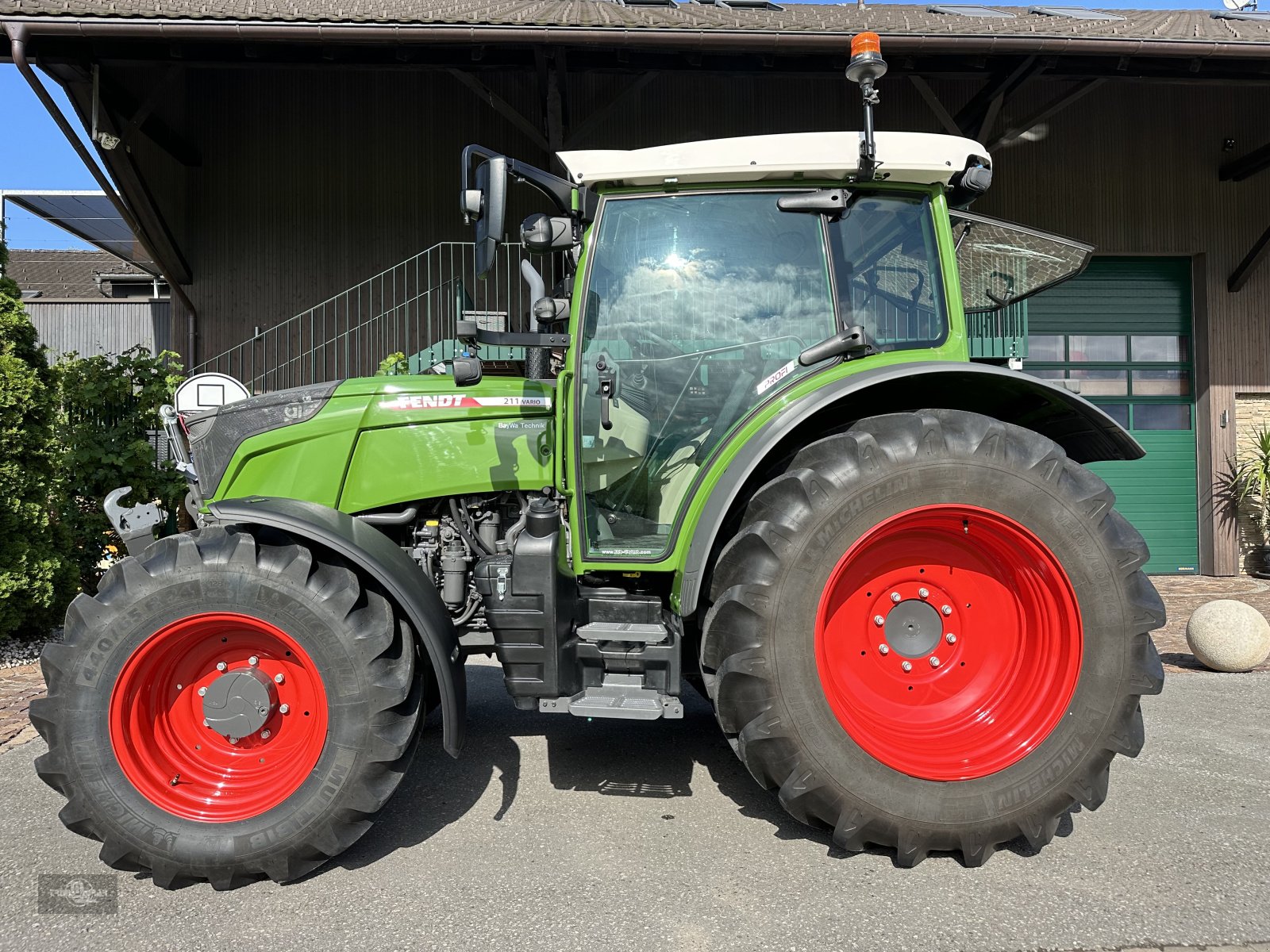 Traktor des Typs Fendt 211 vario Profi Garantie bis 2026, Gebrauchtmaschine in Rankweil (Bild 1)