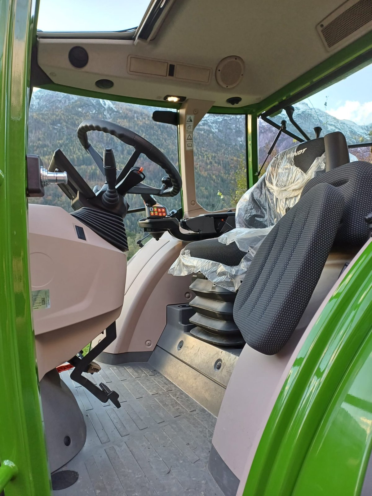 Traktor du type Fendt 211 Vario Profi, Gebrauchtmaschine en Tenneck (Photo 9)