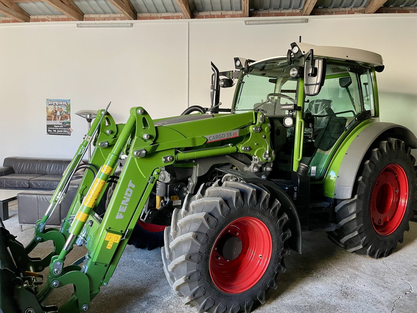 Traktor типа Fendt 211 Vario ProfiPlus, Gebrauchtmaschine в Arberg (Фотография 1)