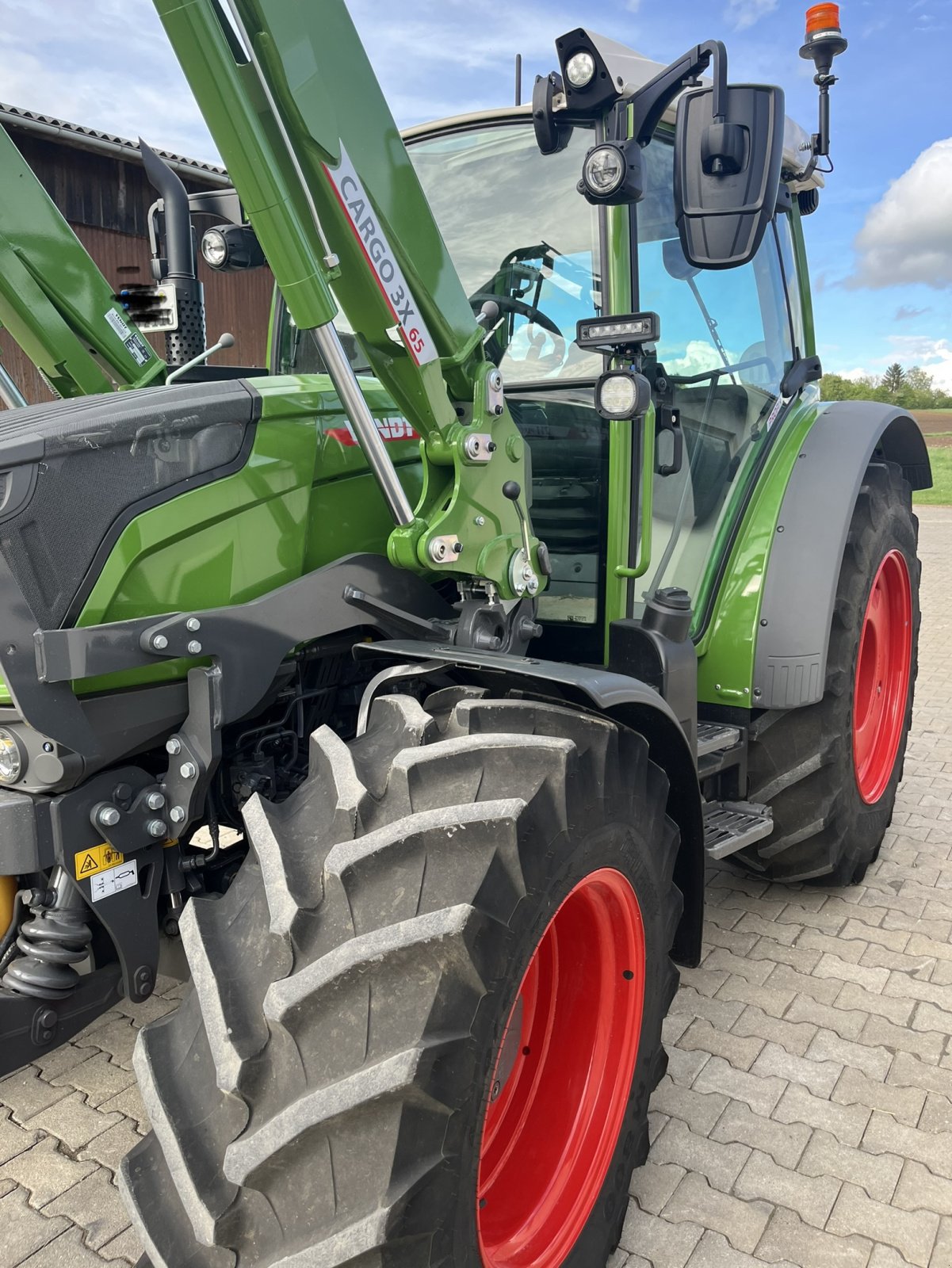 Traktor van het type Fendt 211 Vario ProfiPlus, Gebrauchtmaschine in Kösingen (Foto 3)