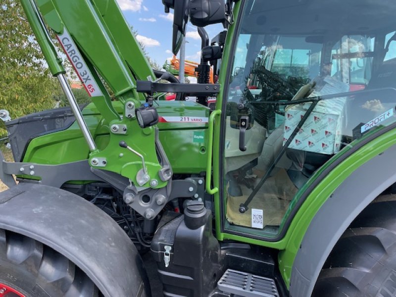 Traktor des Typs Fendt 211 Vario ProfiPlus, Gebrauchtmaschine in Queienfeld (Bild 1)