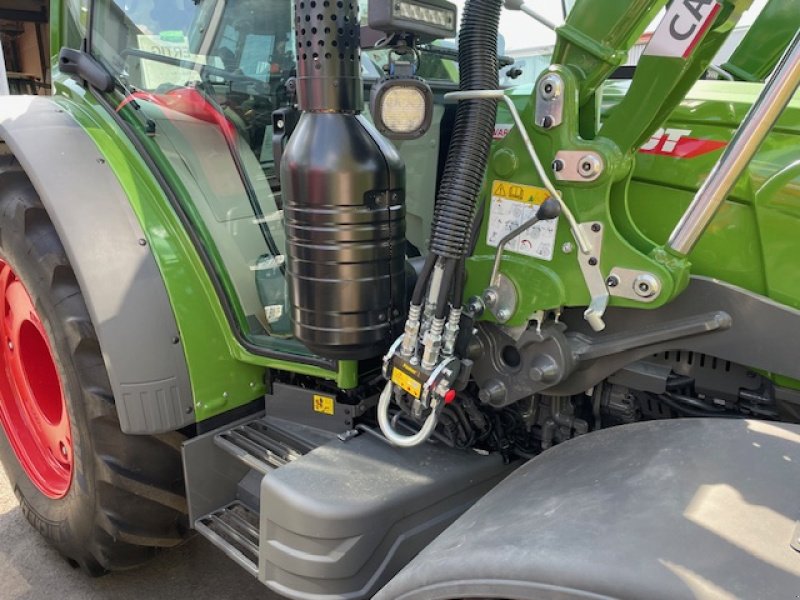 Traktor van het type Fendt 211 Vario ProfiPlus, Gebrauchtmaschine in Queienfeld (Foto 4)