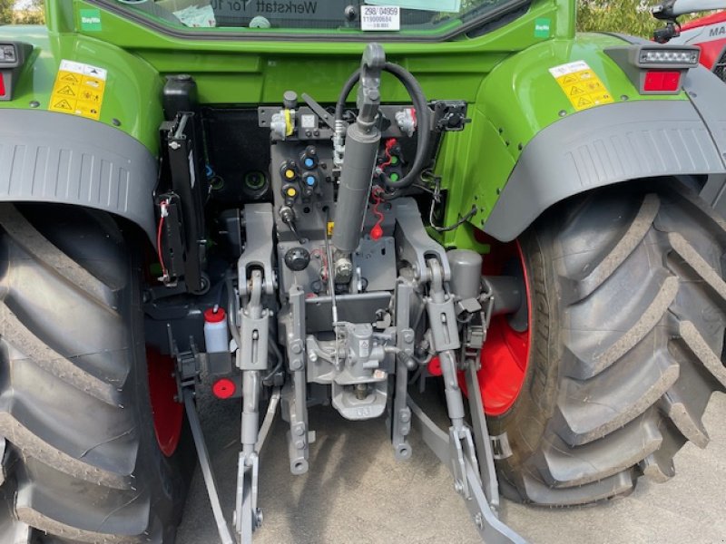 Traktor van het type Fendt 211 Vario ProfiPlus, Gebrauchtmaschine in Queienfeld (Foto 7)