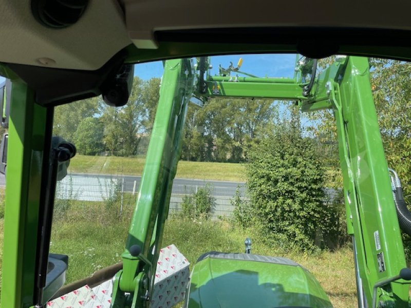 Traktor van het type Fendt 211 Vario ProfiPlus, Gebrauchtmaschine in Queienfeld (Foto 12)