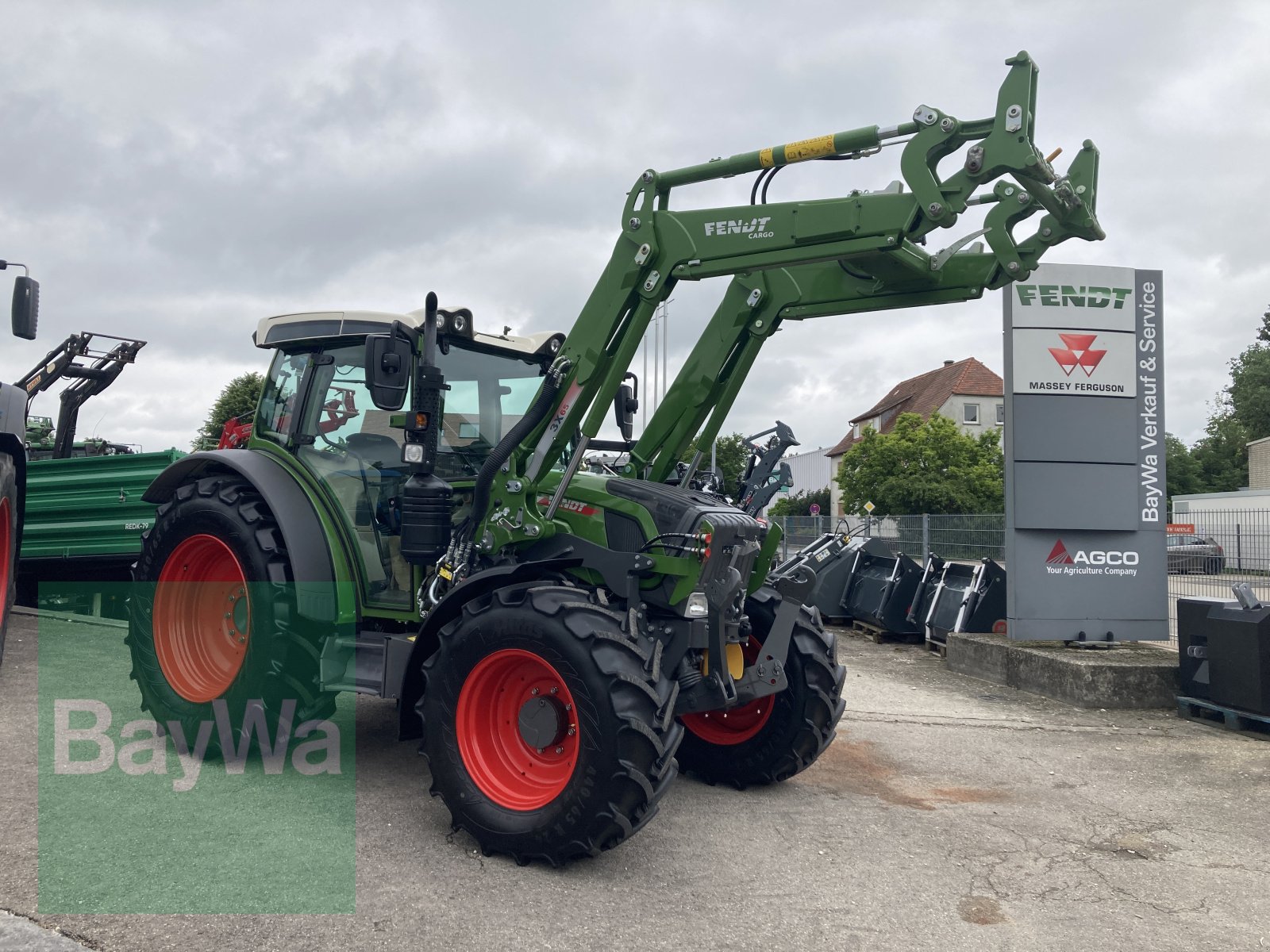 Traktor des Typs Fendt 211 Vario S3 + Cargo 3X65, Gebrauchtmaschine in Dinkelsbühl (Bild 1)