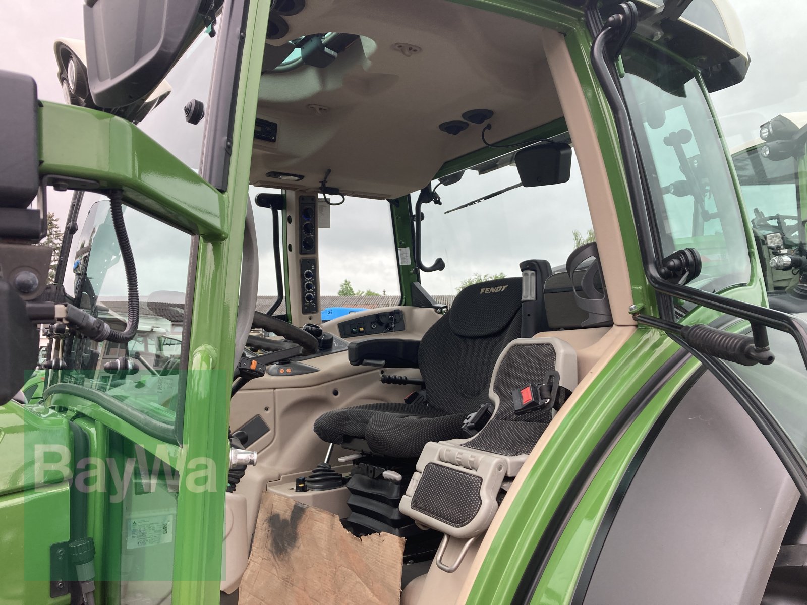 Traktor типа Fendt 211 Vario S3 + Cargo 3X65, Gebrauchtmaschine в Dinkelsbühl (Фотография 11)