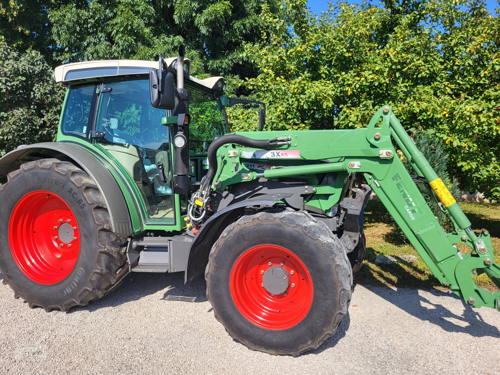 Traktor des Typs Fendt 211 Vario TMS, Gebrauchtmaschine in Bühlerzell (Bild 4)