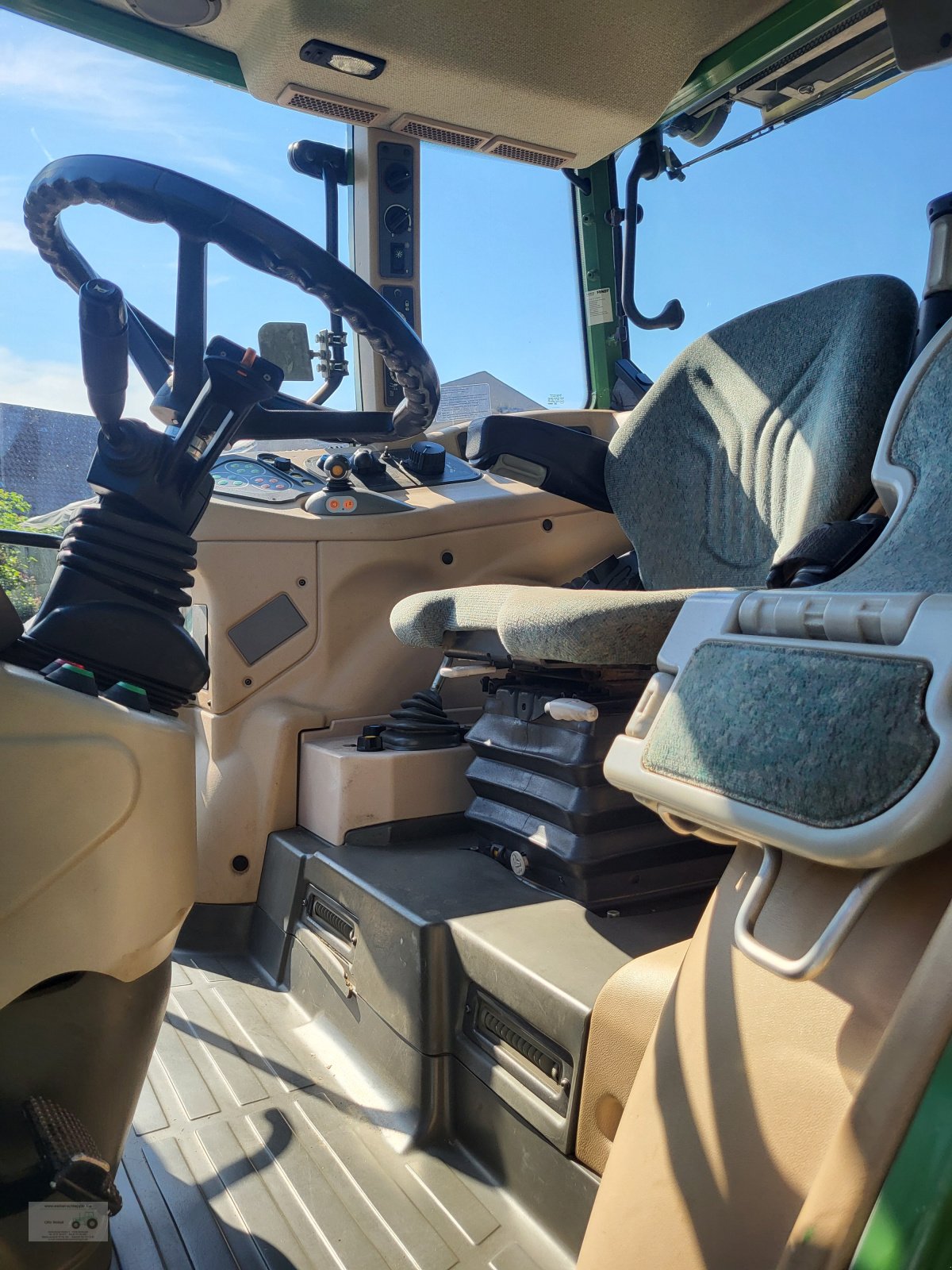 Traktor of the type Fendt 211 Vario TMS, Gebrauchtmaschine in Bühlerzell (Picture 8)