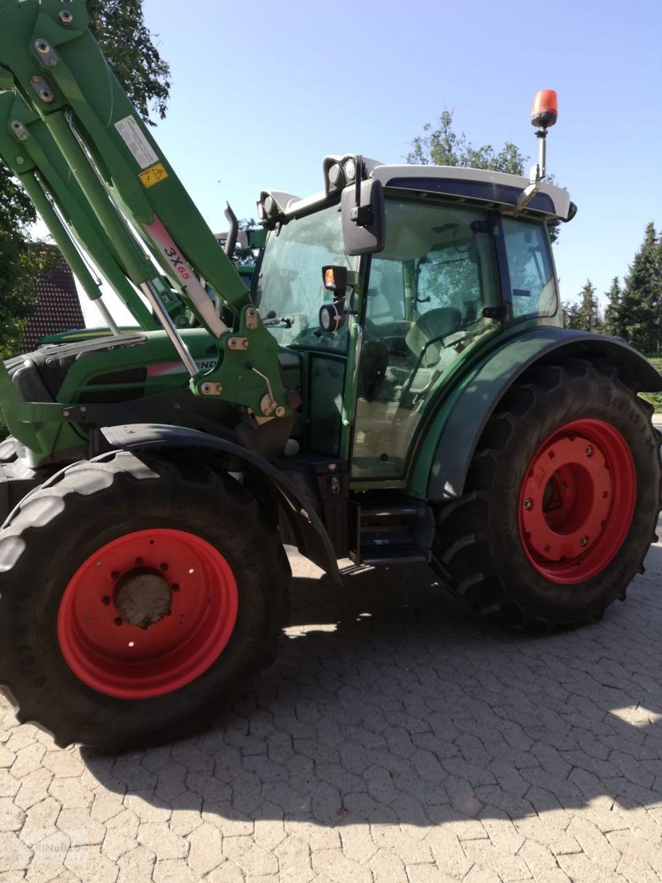 Traktor типа Fendt 211 Vario TMS, Gebrauchtmaschine в Prenzlau (Фотография 3)