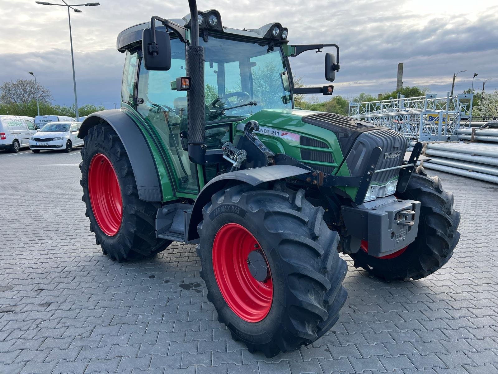 Traktor Türe ait Fendt 211 Vario, Gebrauchtmaschine içinde Orţişoara (resim 2)