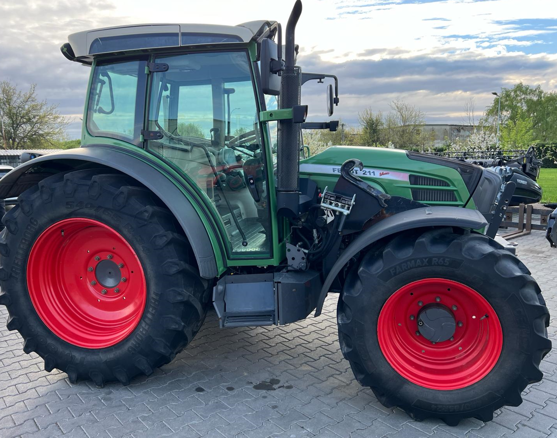 Traktor Türe ait Fendt 211 Vario, Gebrauchtmaschine içinde Orţişoara (resim 5)