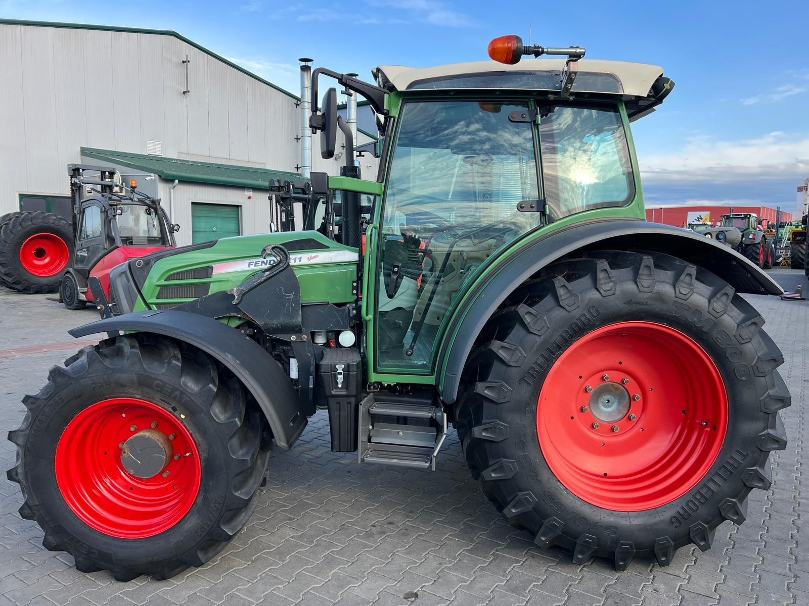 Traktor Türe ait Fendt 211 Vario, Gebrauchtmaschine içinde Orţişoara (resim 4)