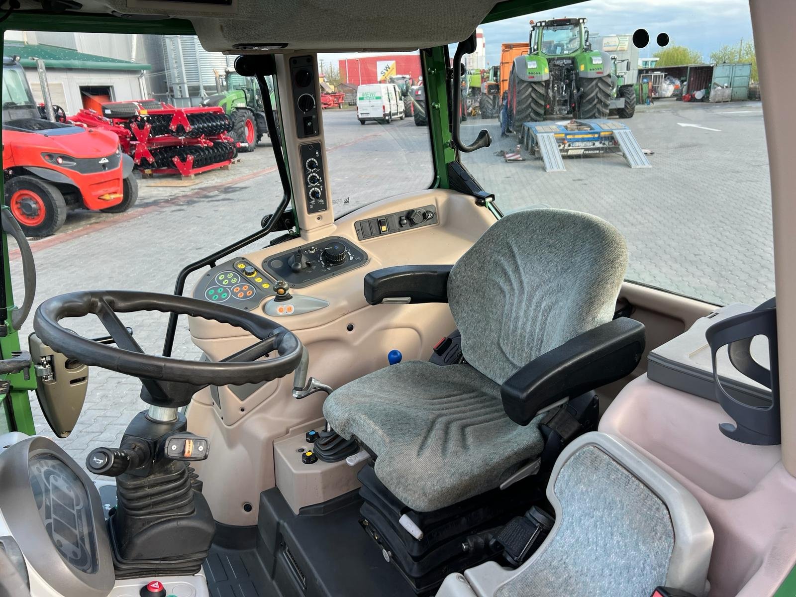 Traktor typu Fendt 211 Vario, Gebrauchtmaschine w Orţişoara (Zdjęcie 10)