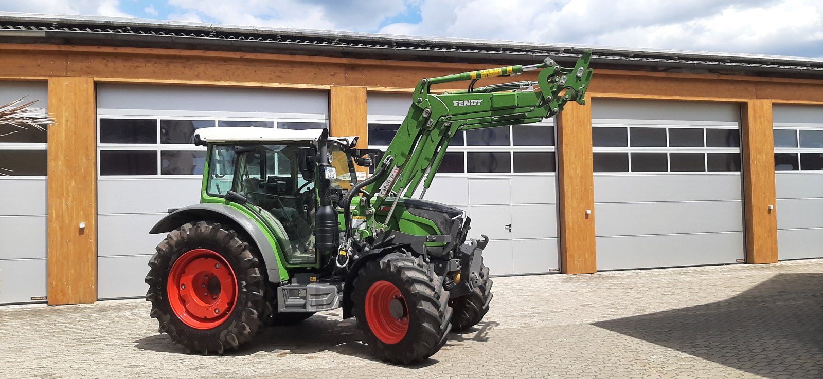 Traktor типа Fendt 211 Vario, Gebrauchtmaschine в Langenzenn (Фотография 1)