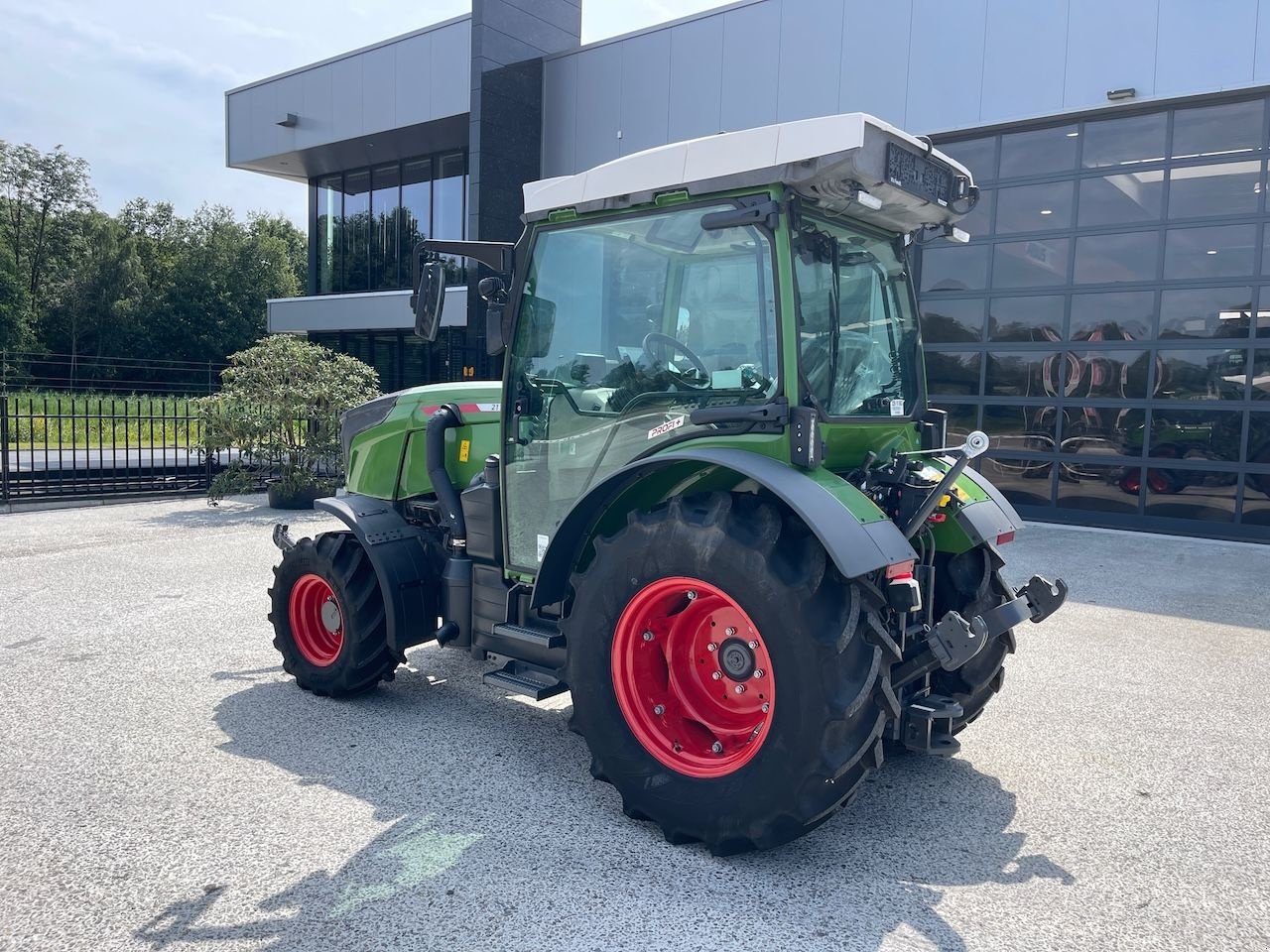 Traktor of the type Fendt 211F Profi plus en GPS, Neumaschine in Holten (Picture 2)