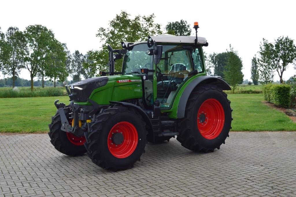 Traktor van het type Fendt 211S Vario Gen3 Profi+ Setting2, Gebrauchtmaschine in Erichem (Foto 1)