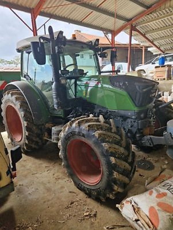 Traktor of the type Fendt 211S, Gebrauchtmaschine in Monferran-Savès (Picture 1)