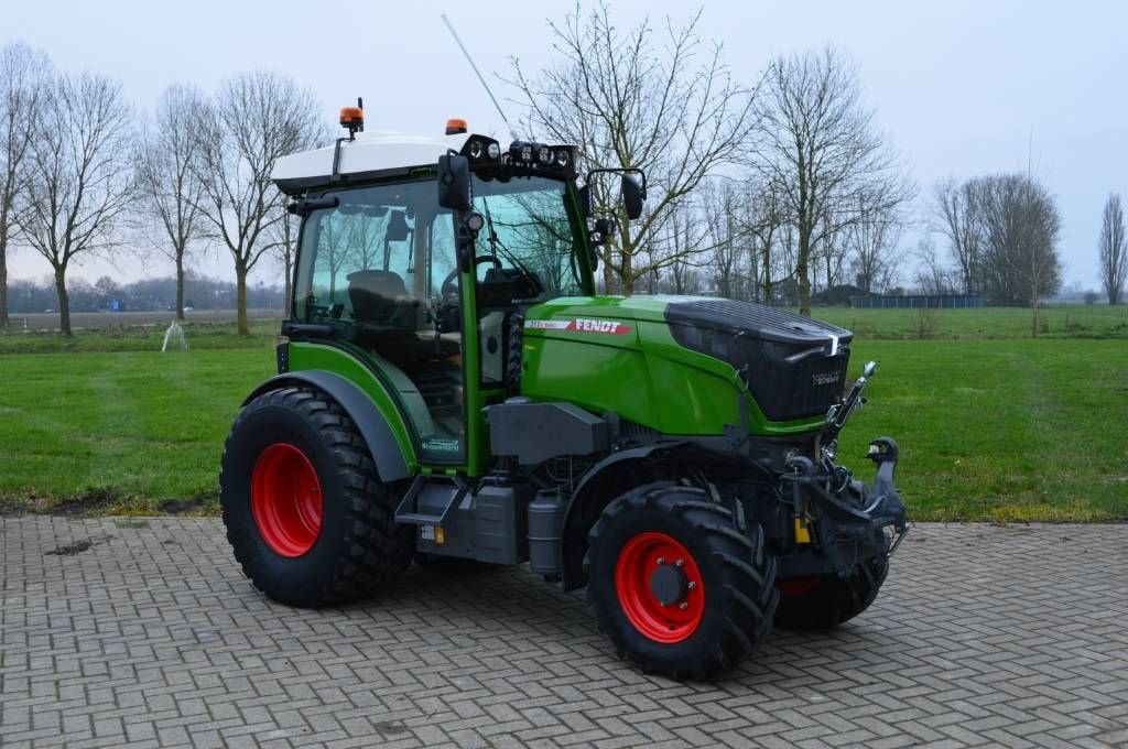 Traktor типа Fendt 211V Gen3 Profi+ Smalspoor/Fruitteelttractor, Gebrauchtmaschine в Erichem (Фотография 3)