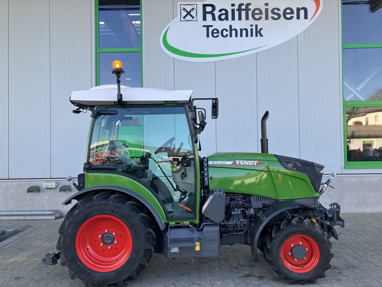 Traktor van het type Fendt 211V Vario Gen3 Profi+ Setting, Neumaschine in Wehretal-Hoheneiche (Foto 2)