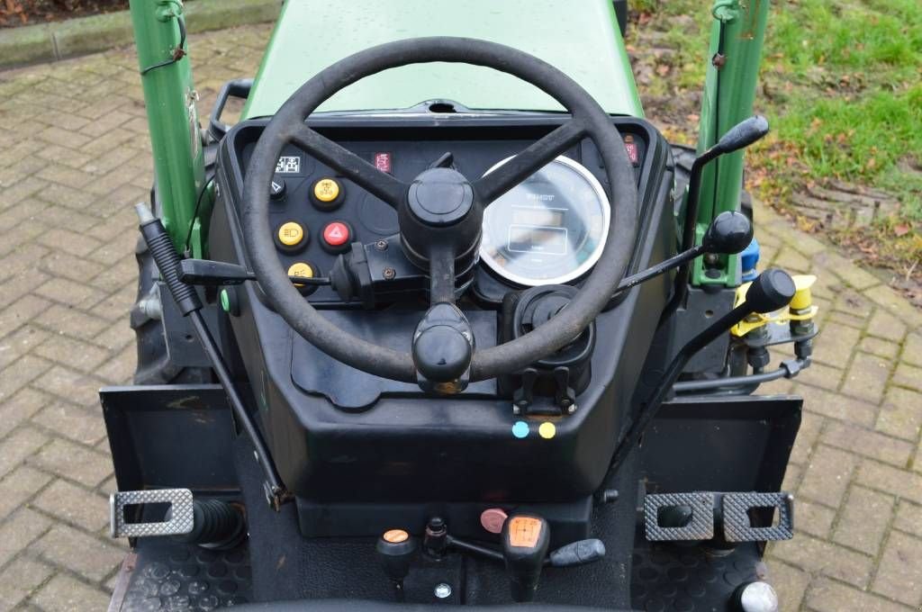 Traktor des Typs Fendt 250 VA Cabrio Smalspoor/Fruitteelt tractor, Gebrauchtmaschine in Erichem (Bild 2)