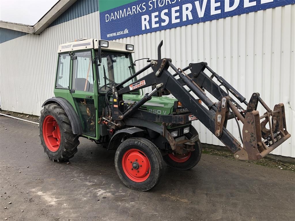 Traktor a típus Fendt 250V Få timer Med Frontlæsser, Gebrauchtmaschine ekkor: Rødekro (Kép 5)