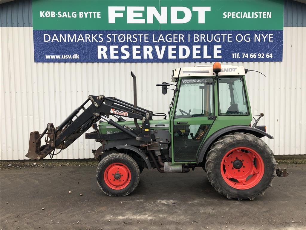 Traktor του τύπου Fendt 250V Få timer Med Frontlæsser, Gebrauchtmaschine σε Rødekro (Φωτογραφία 1)