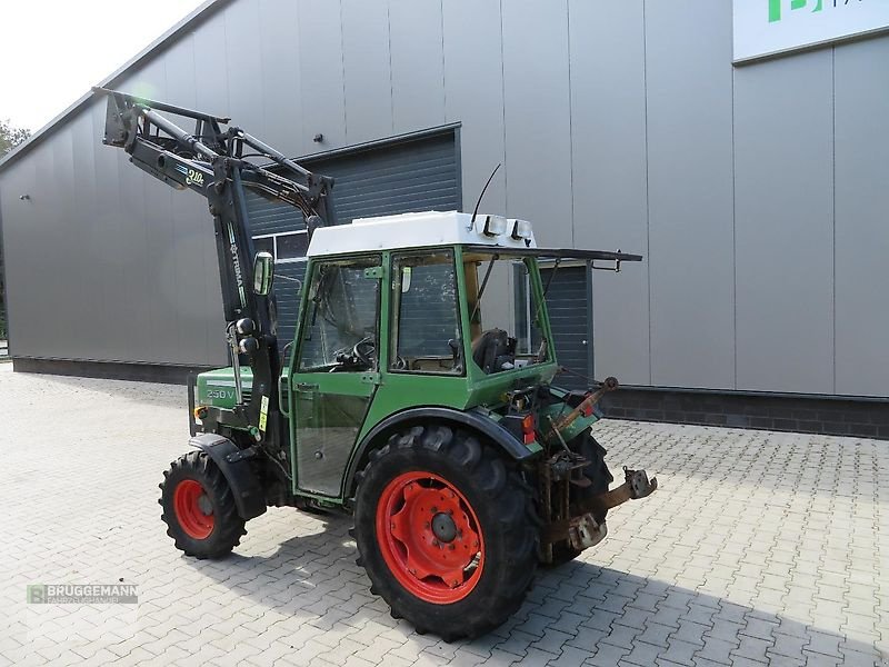 Traktor Türe ait Fendt 250V mit Industriefrontlader, Gebrauchtmaschine içinde Meppen (resim 2)