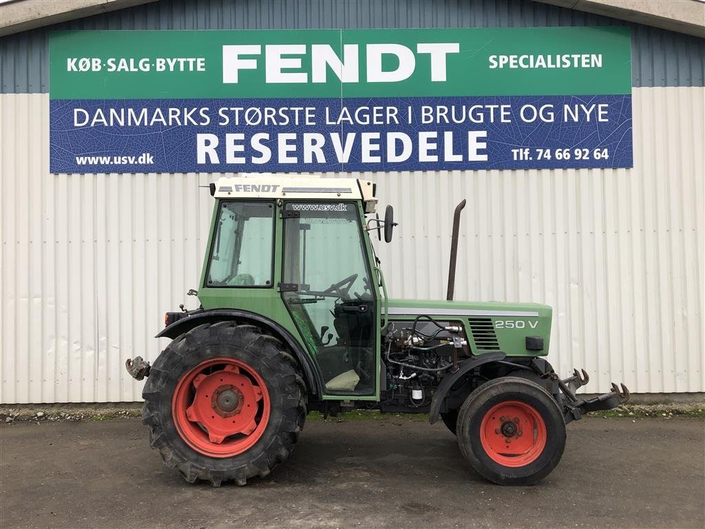 Traktor от тип Fendt 250V, Gebrauchtmaschine в Rødekro (Снимка 4)