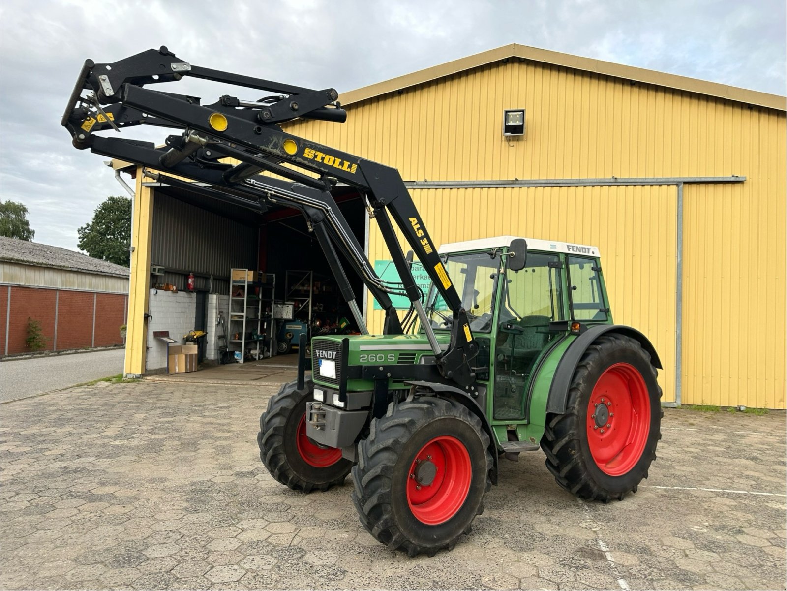 Traktor от тип Fendt 260 SA Allrad, Gebrauchtmaschine в Elmenhorst-Lanken (Снимка 2)