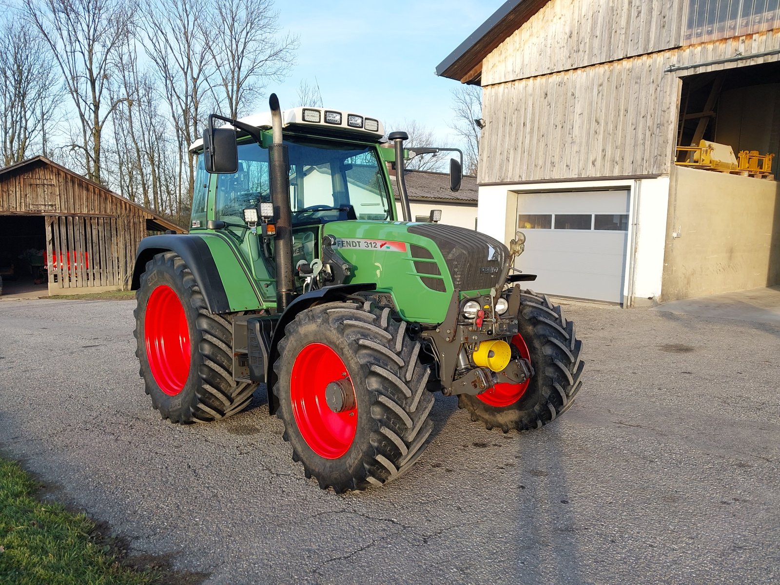 Traktor типа Fendt 300 Vario, Gebrauchtmaschine в Sankt Marienkirchen  (Фотография 1)