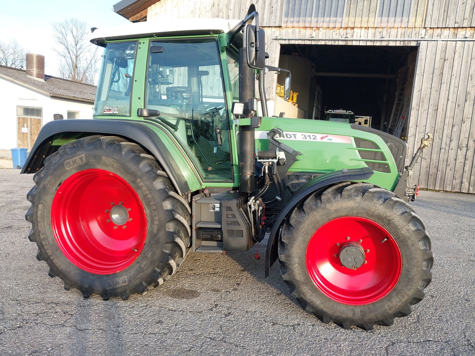 Traktor типа Fendt 300 Vario, Gebrauchtmaschine в Sankt Marienkirchen  (Фотография 2)